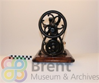 TH\CT\Museum catalogue\3D objects\T15_b_th.jpg; T15; ; Sewing equipment